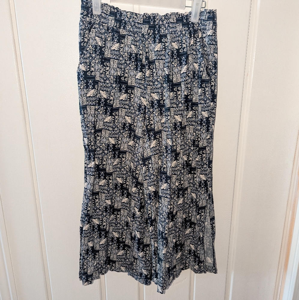 Patterned Flowy Capris - Picture 2 of 5